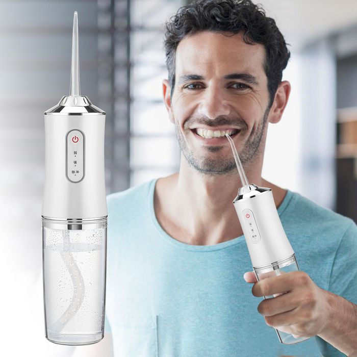 Irrigador oral para limpeza bucal