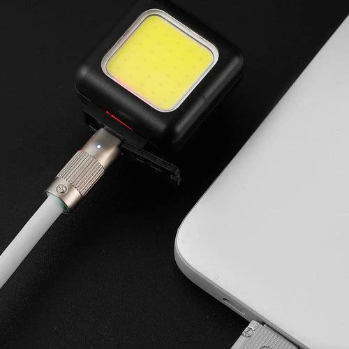 Ilumine suas pedaladas noturnas! Kit de Farol e Lanterna Traseira, prático e seguro.